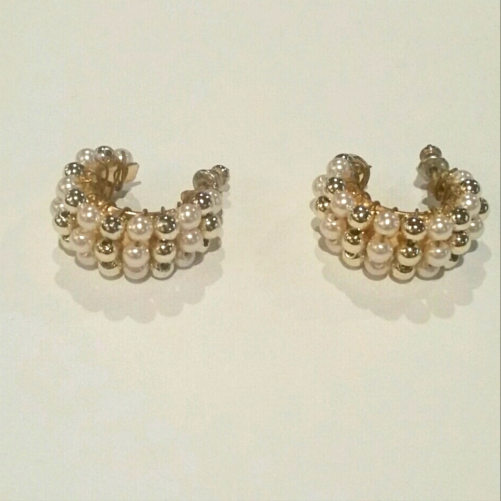 Vintage faux pearl/beaded gold toned hoop earrings.